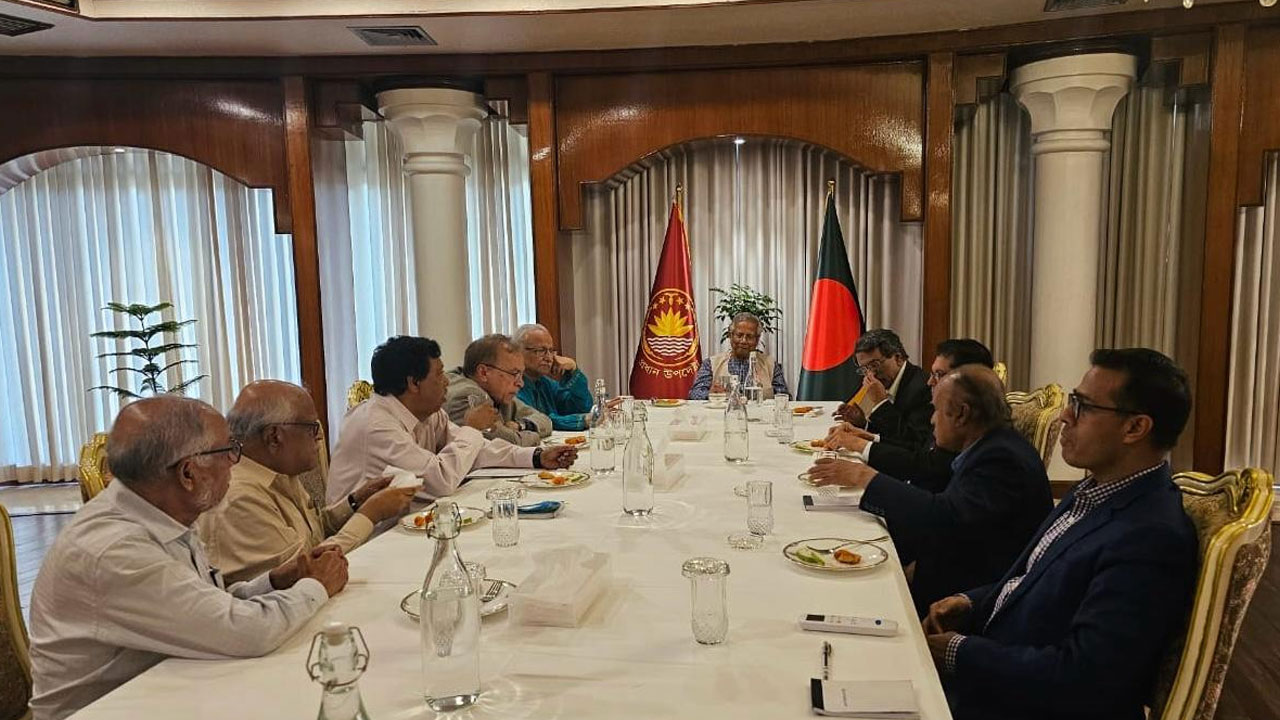 রাজনৈতিক দলগুলোর সঙ্গে প্রধান উপদেষ্টার বৈঠক সন্ধ্যায়